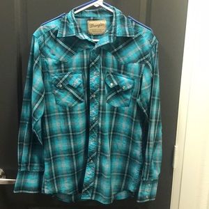 Medium wrangler long sleeve